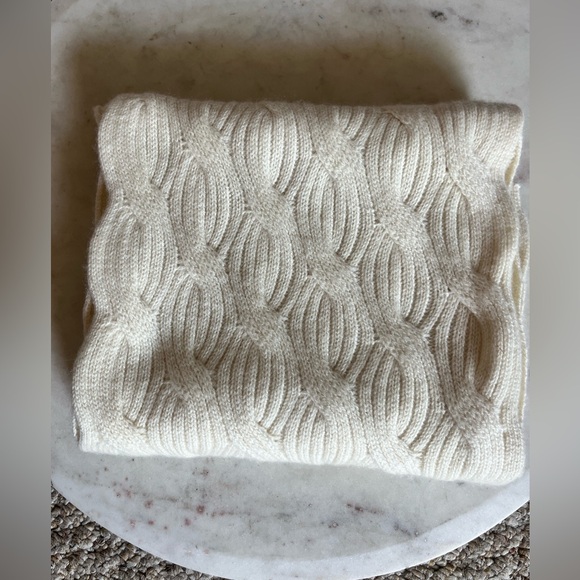 😎 Nordstrom Cashmere Scarf - Picture 4 of 5